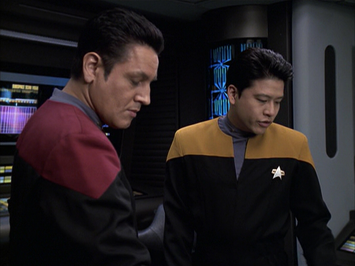 extant_StarTrek_VOY_6x12-BlinkOfAnEye_01722.jpg