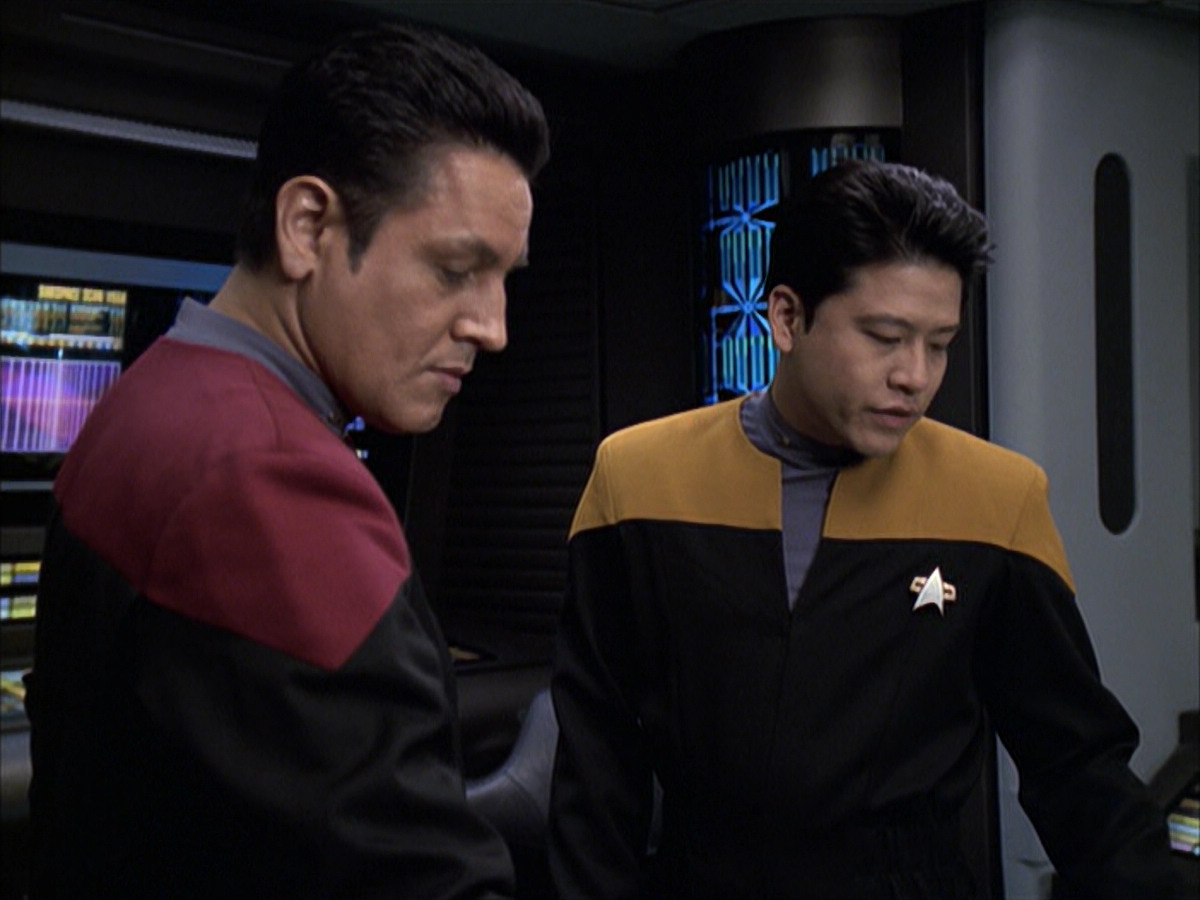 extant_StarTrek_VOY_6x12-BlinkOfAnEye_01723.jpg