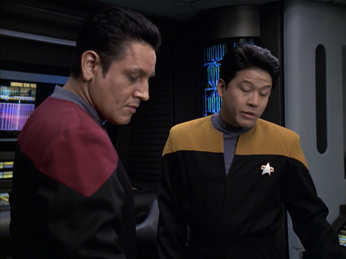 extant_StarTrek_VOY_6x12-BlinkOfAnEye_01724.jpg