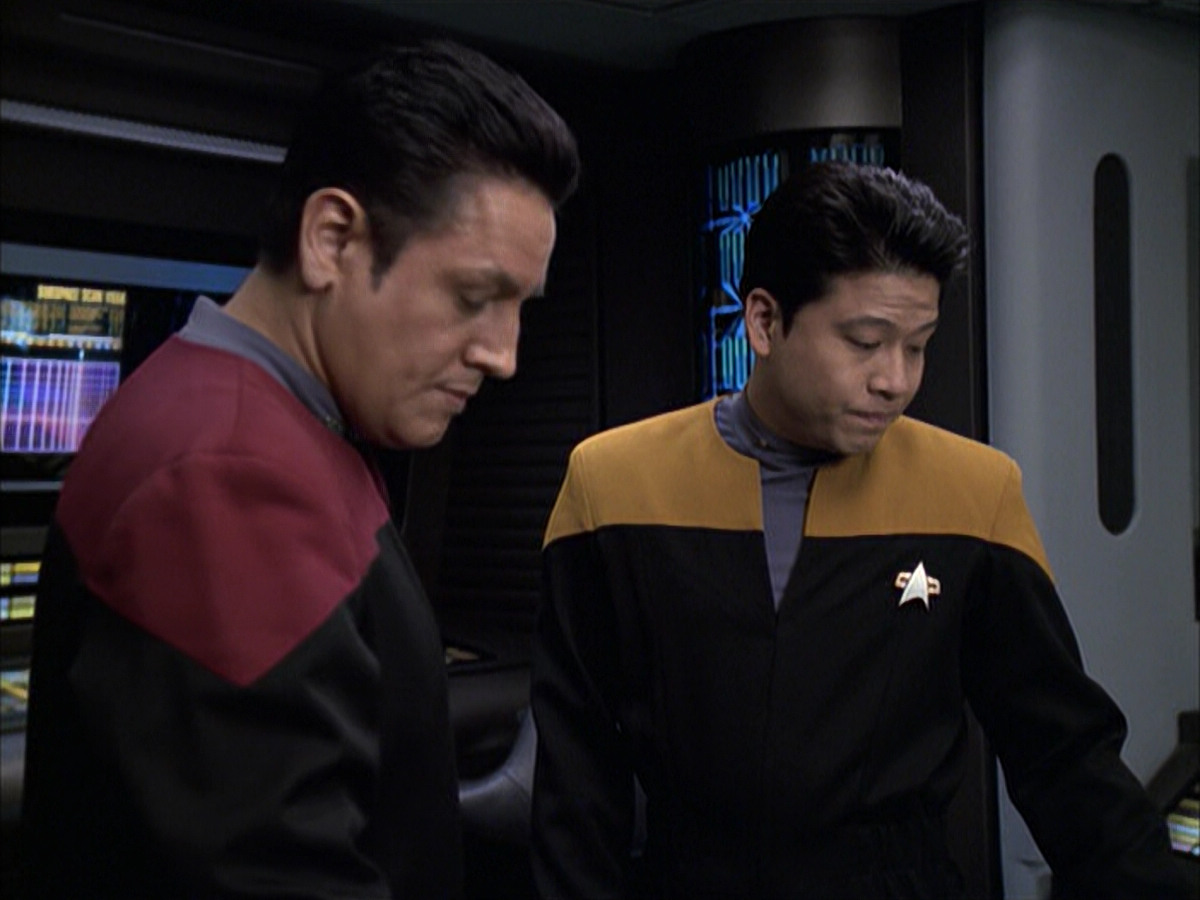 extant_StarTrek_VOY_6x12-BlinkOfAnEye_01726.jpg