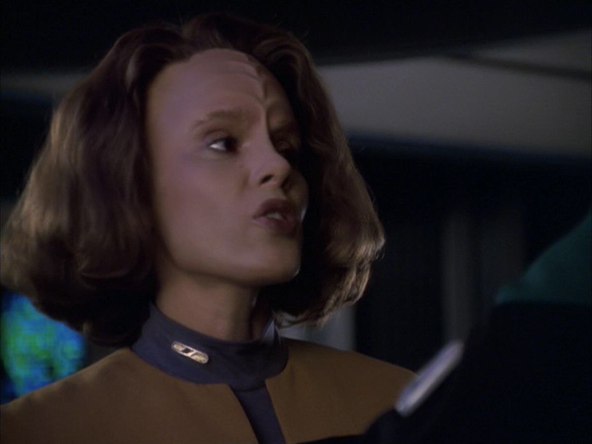 extant_StarTrek_VOY_6x12-BlinkOfAnEye_01771.jpg