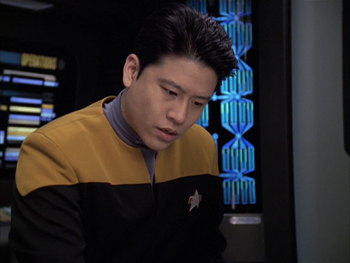 extant_StarTrek_VOY_6x12-BlinkOfAnEye_01856.jpg