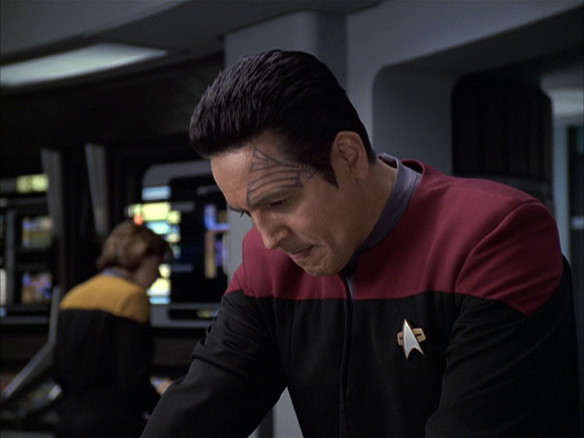 extant_StarTrek_VOY_6x12-BlinkOfAnEye_01862.jpg