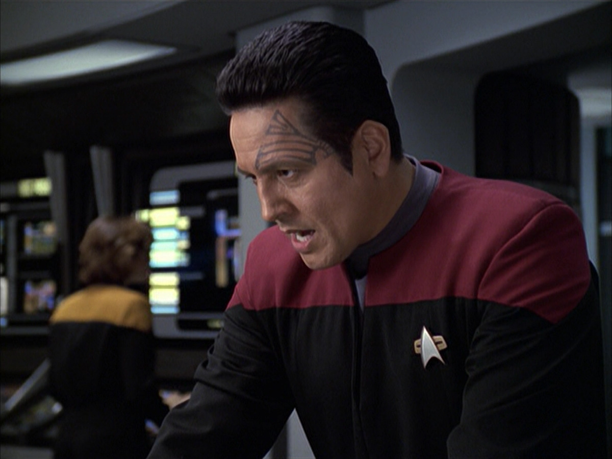 extant_StarTrek_VOY_6x12-BlinkOfAnEye_01867.jpg