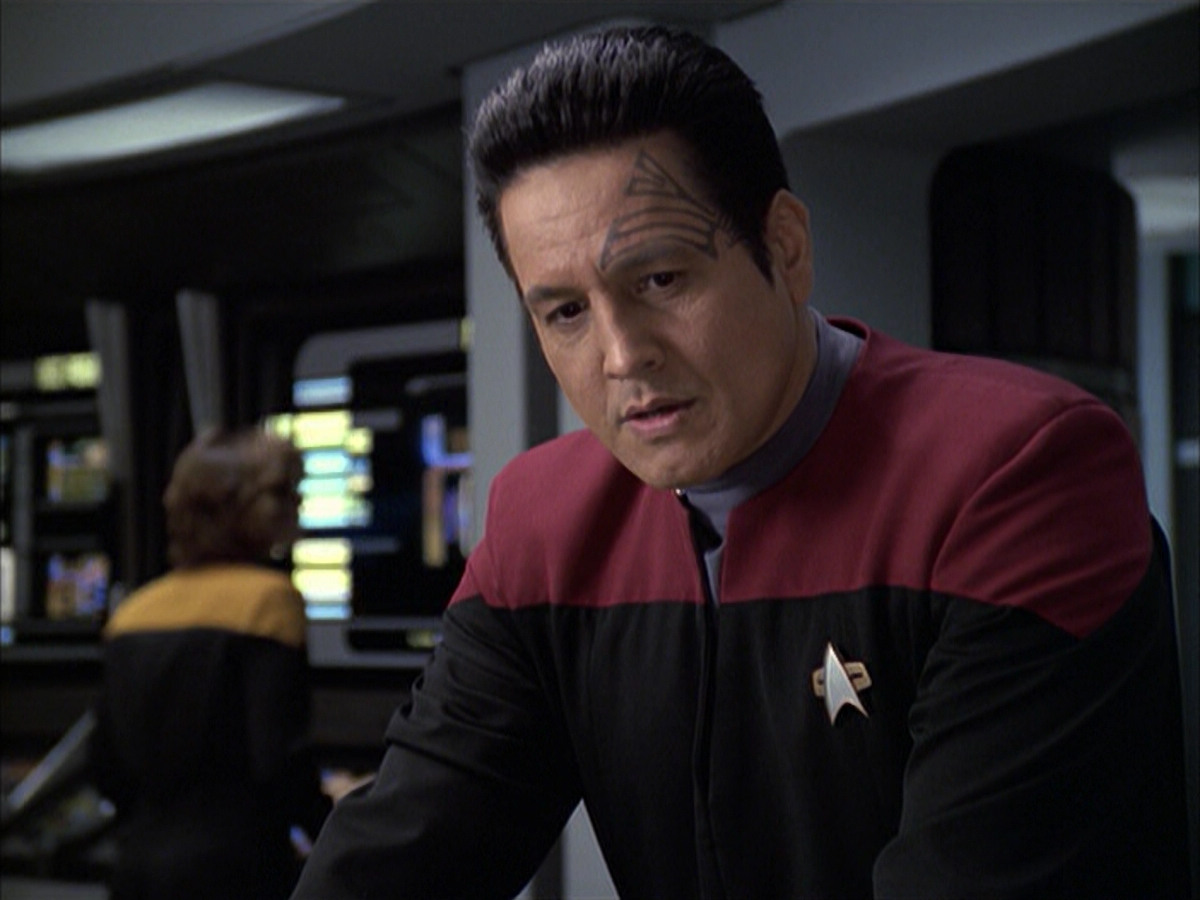 extant_StarTrek_VOY_6x12-BlinkOfAnEye_01873.jpg