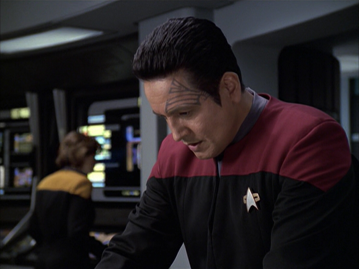 extant_StarTrek_VOY_6x12-BlinkOfAnEye_01887.jpg