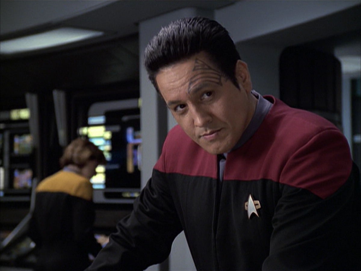 extant_StarTrek_VOY_6x12-BlinkOfAnEye_01889.jpg