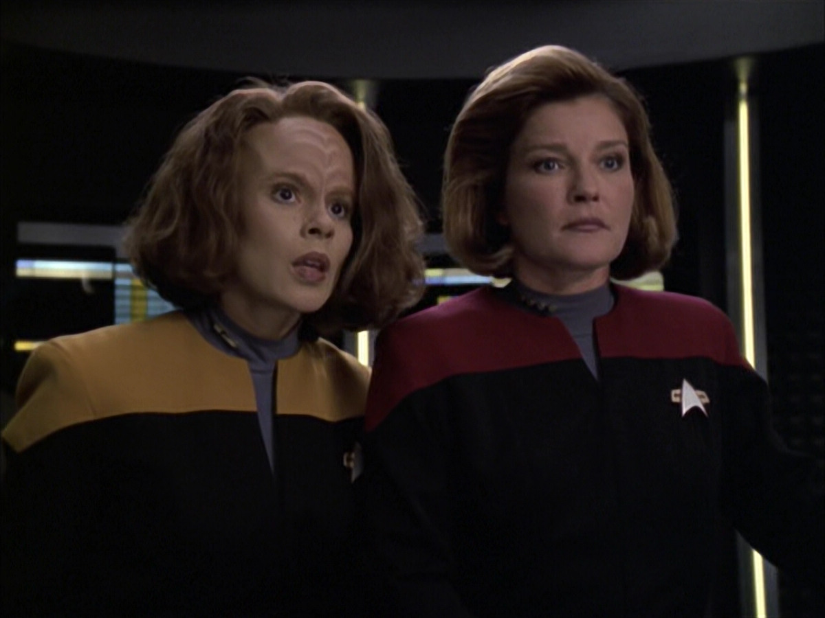extant_StarTrek_VOY_6x12-BlinkOfAnEye_01899.jpg