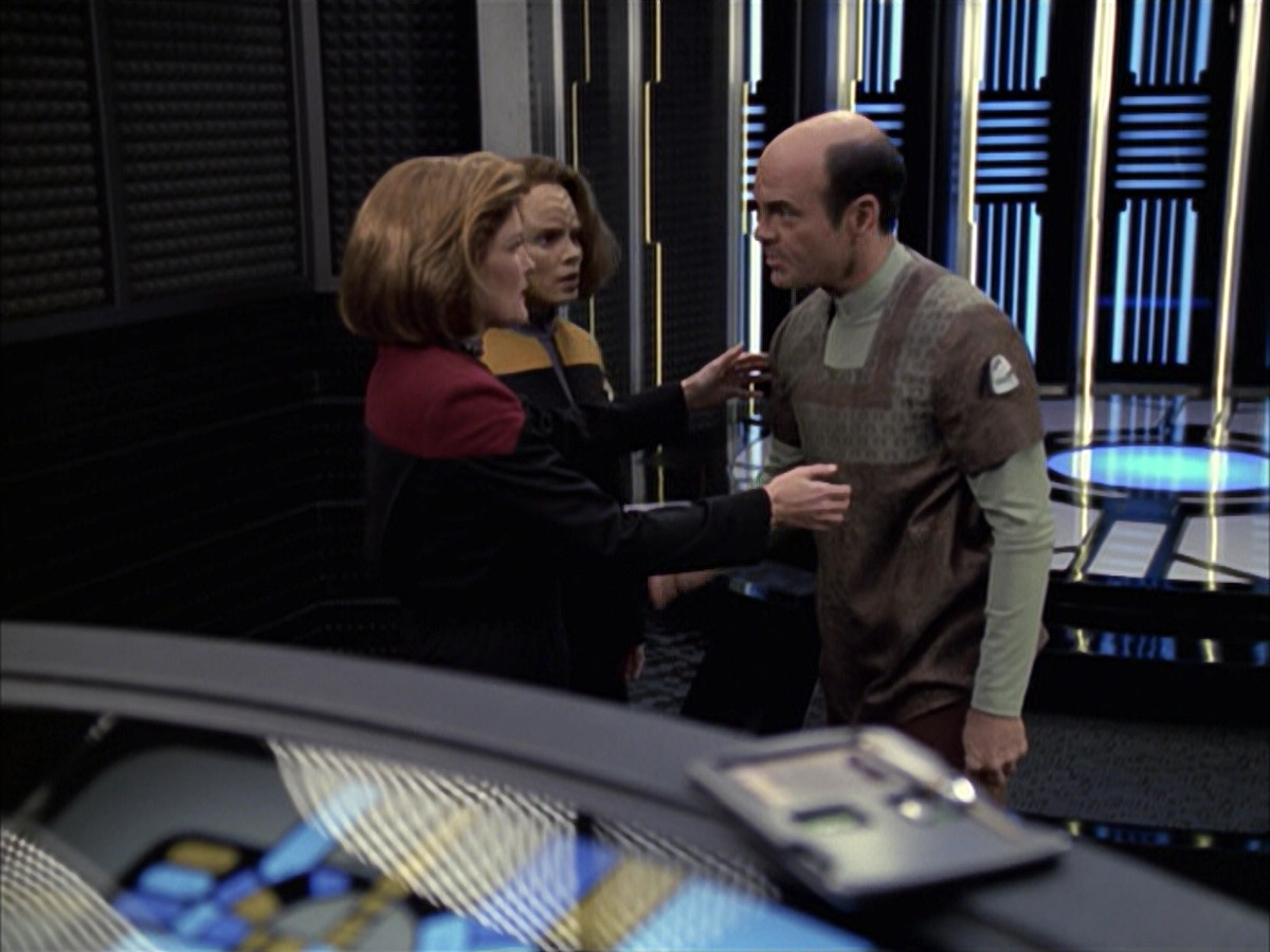 extant_StarTrek_VOY_6x12-BlinkOfAnEye_01924.jpg