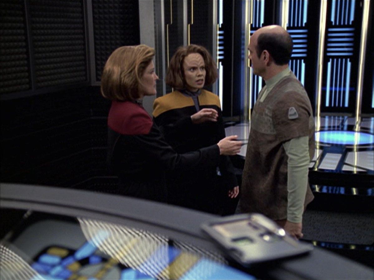 extant_StarTrek_VOY_6x12-BlinkOfAnEye_01926.jpg