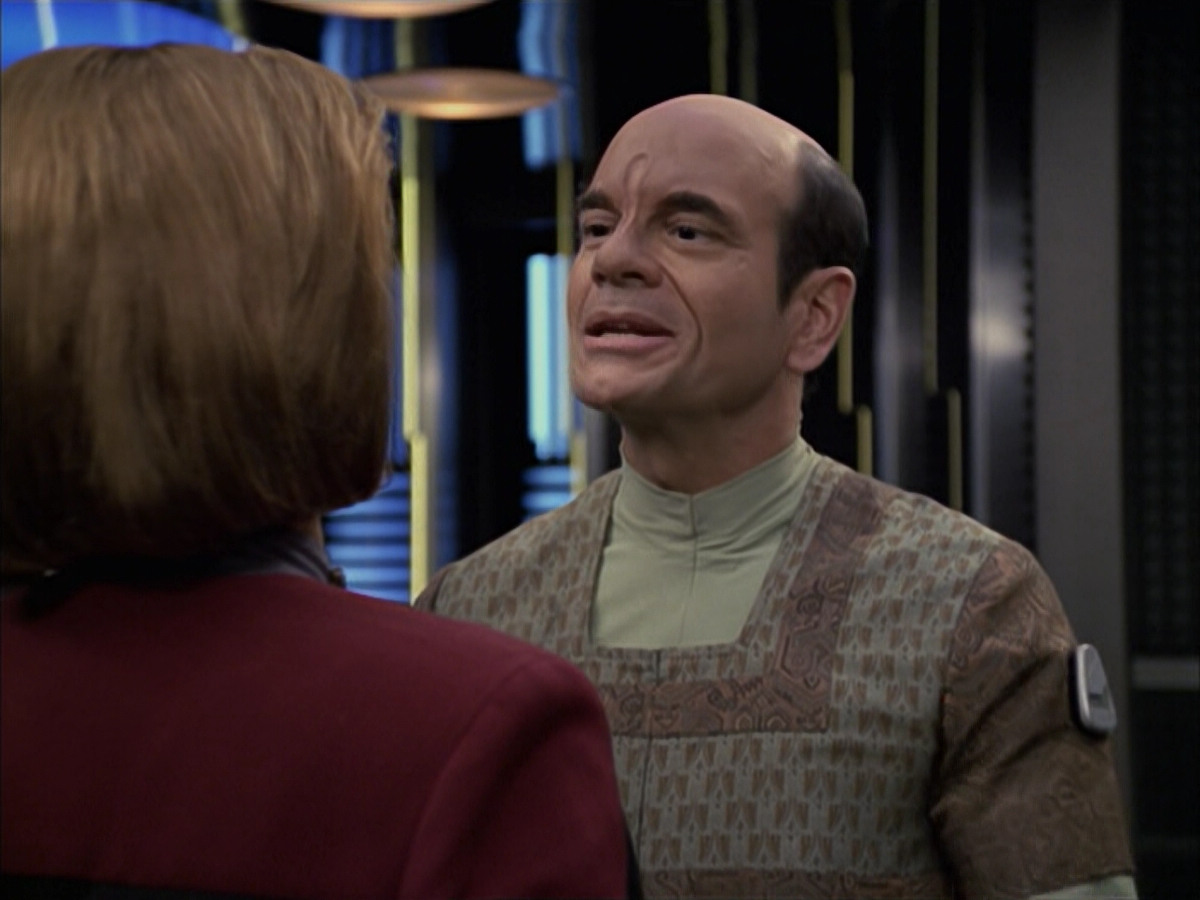 extant_StarTrek_VOY_6x12-BlinkOfAnEye_01929.jpg