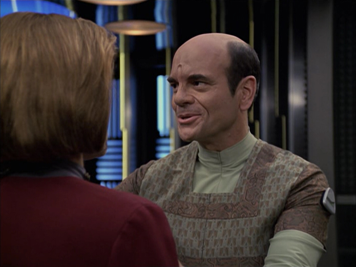 extant_StarTrek_VOY_6x12-BlinkOfAnEye_01933.jpg