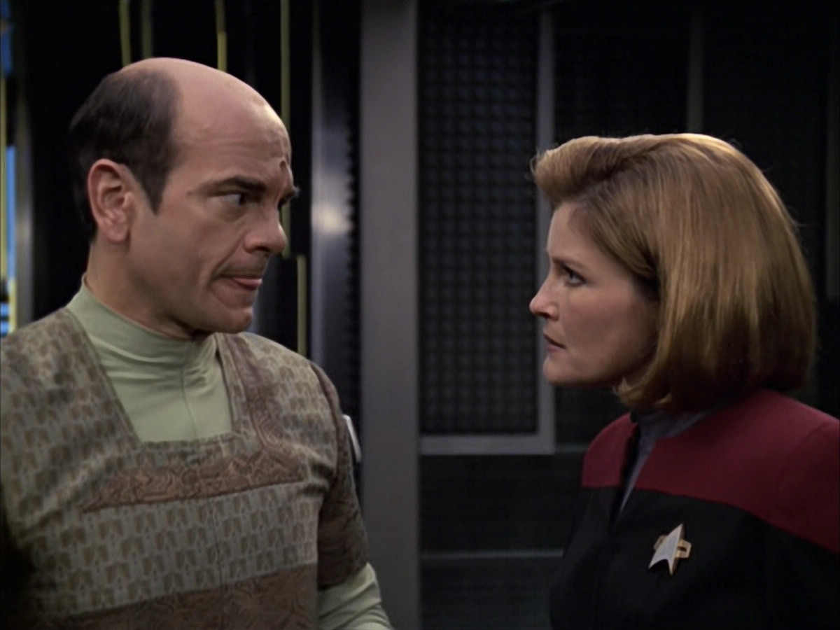extant_StarTrek_VOY_6x12-BlinkOfAnEye_01943.jpg