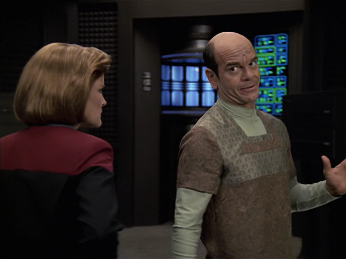 extant_StarTrek_VOY_6x12-BlinkOfAnEye_01954.jpg