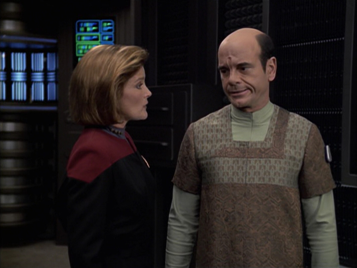 extant_StarTrek_VOY_6x12-BlinkOfAnEye_01968.jpg