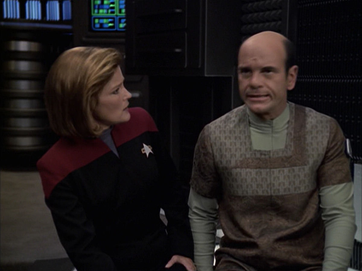extant_StarTrek_VOY_6x12-BlinkOfAnEye_01978.jpg