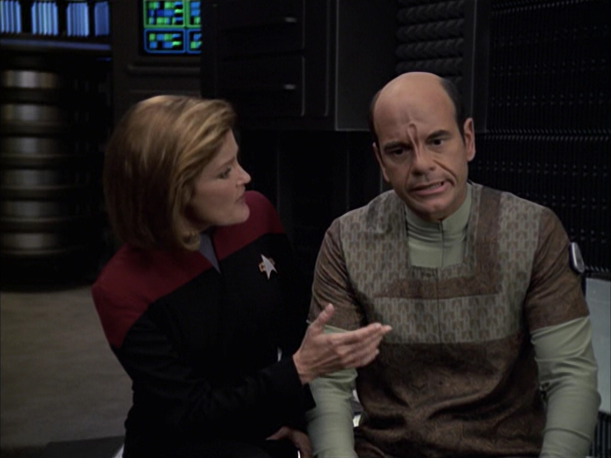 extant_StarTrek_VOY_6x12-BlinkOfAnEye_01988.jpg