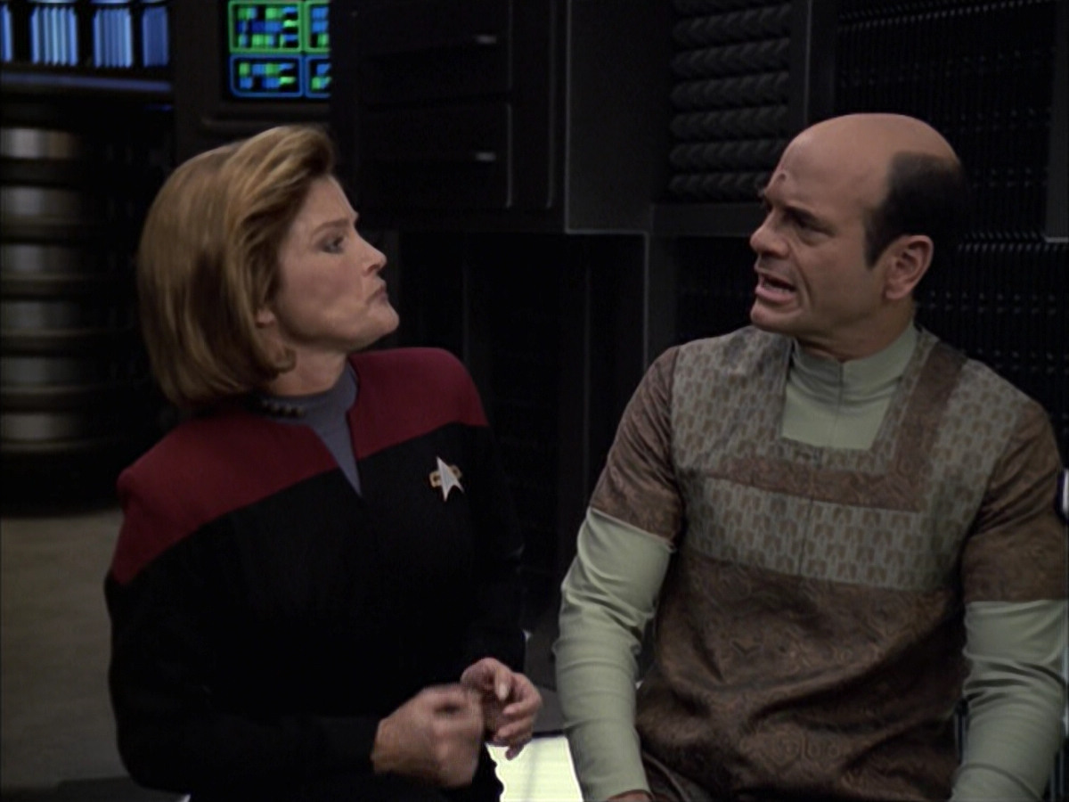 extant_StarTrek_VOY_6x12-BlinkOfAnEye_01994.jpg