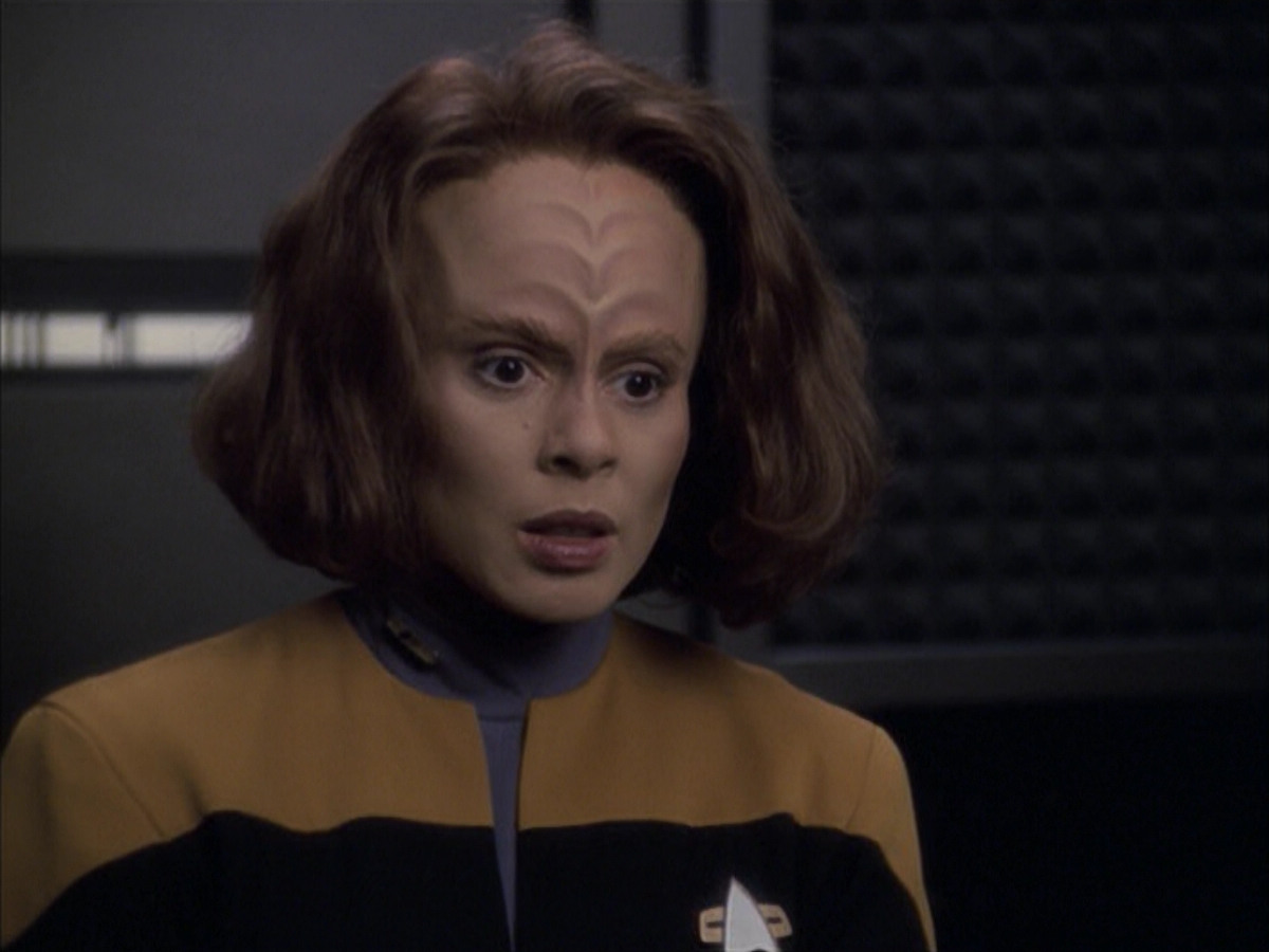 extant_StarTrek_VOY_6x12-BlinkOfAnEye_02016.jpg