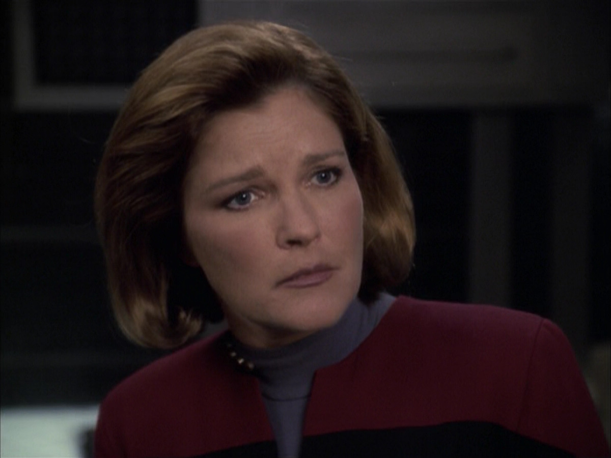 extant_StarTrek_VOY_6x12-BlinkOfAnEye_02027.jpg