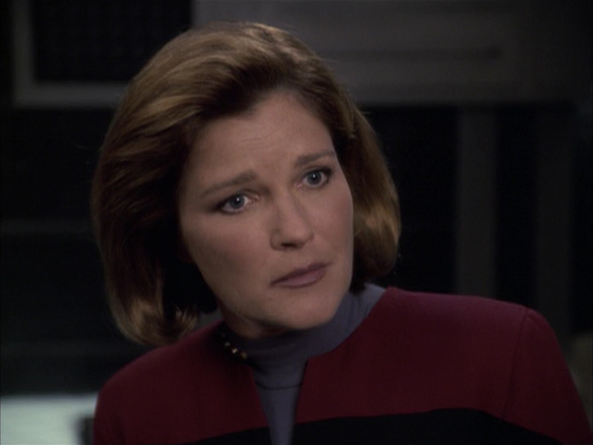 extant_StarTrek_VOY_6x12-BlinkOfAnEye_02031.jpg