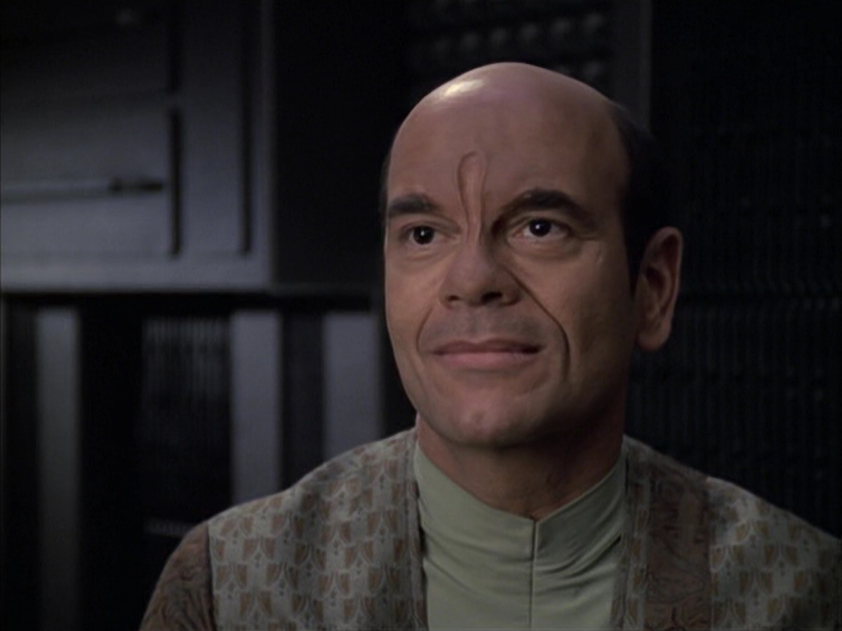 extant_StarTrek_VOY_6x12-BlinkOfAnEye_02036.jpg