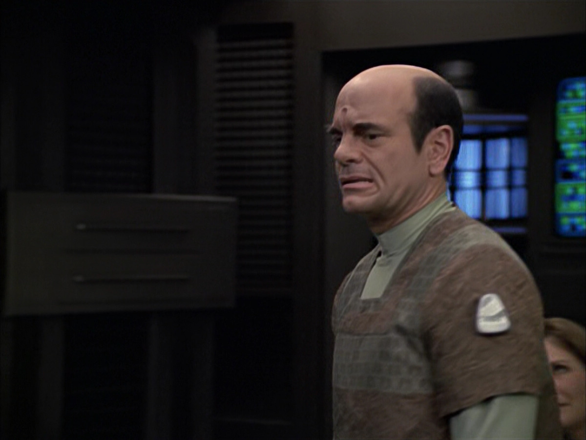 extant_StarTrek_VOY_6x12-BlinkOfAnEye_02050.jpg