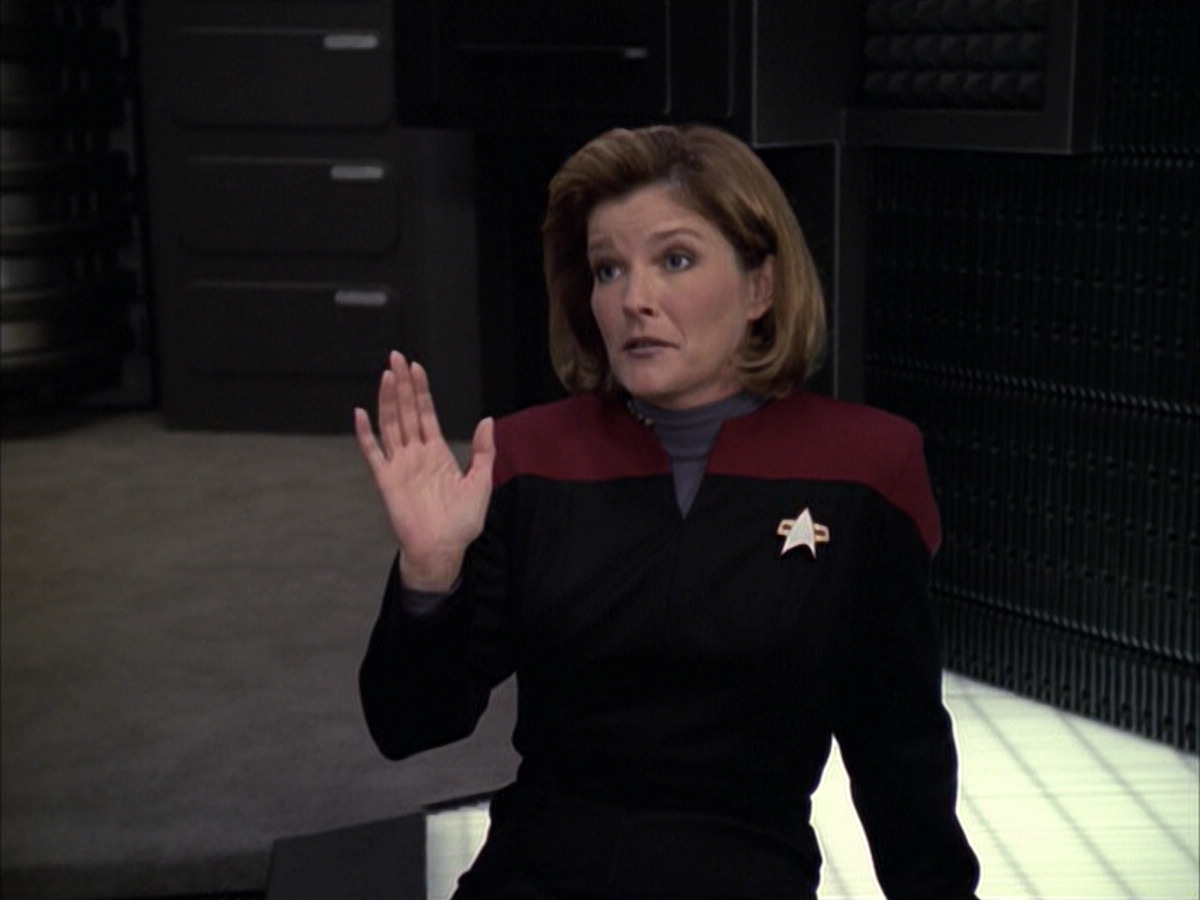 extant_StarTrek_VOY_6x12-BlinkOfAnEye_02057.jpg