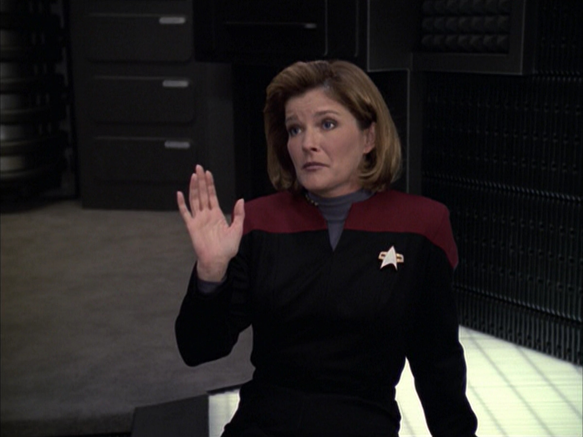 extant_StarTrek_VOY_6x12-BlinkOfAnEye_02058.jpg
