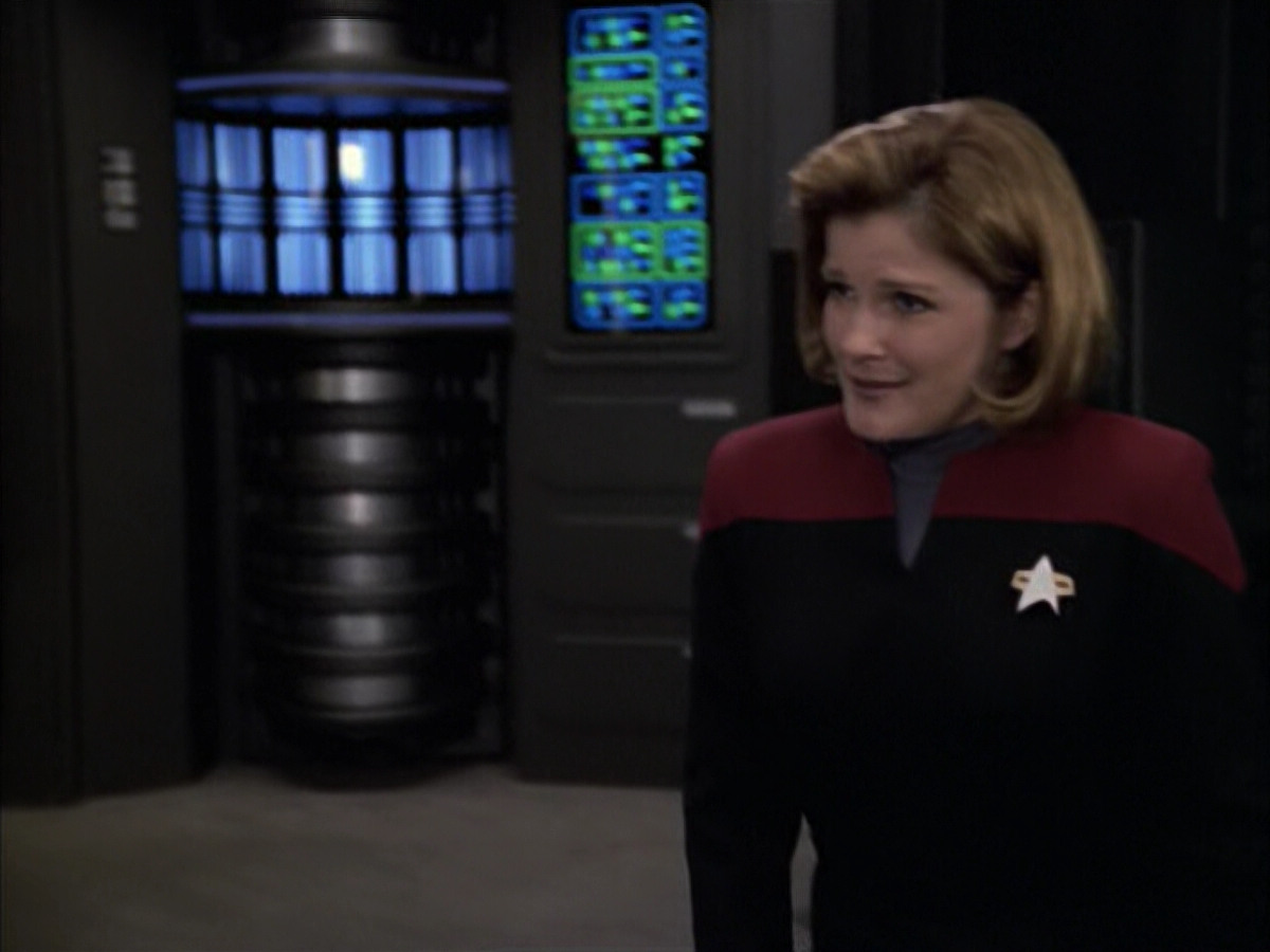 extant_StarTrek_VOY_6x12-BlinkOfAnEye_02062.jpg