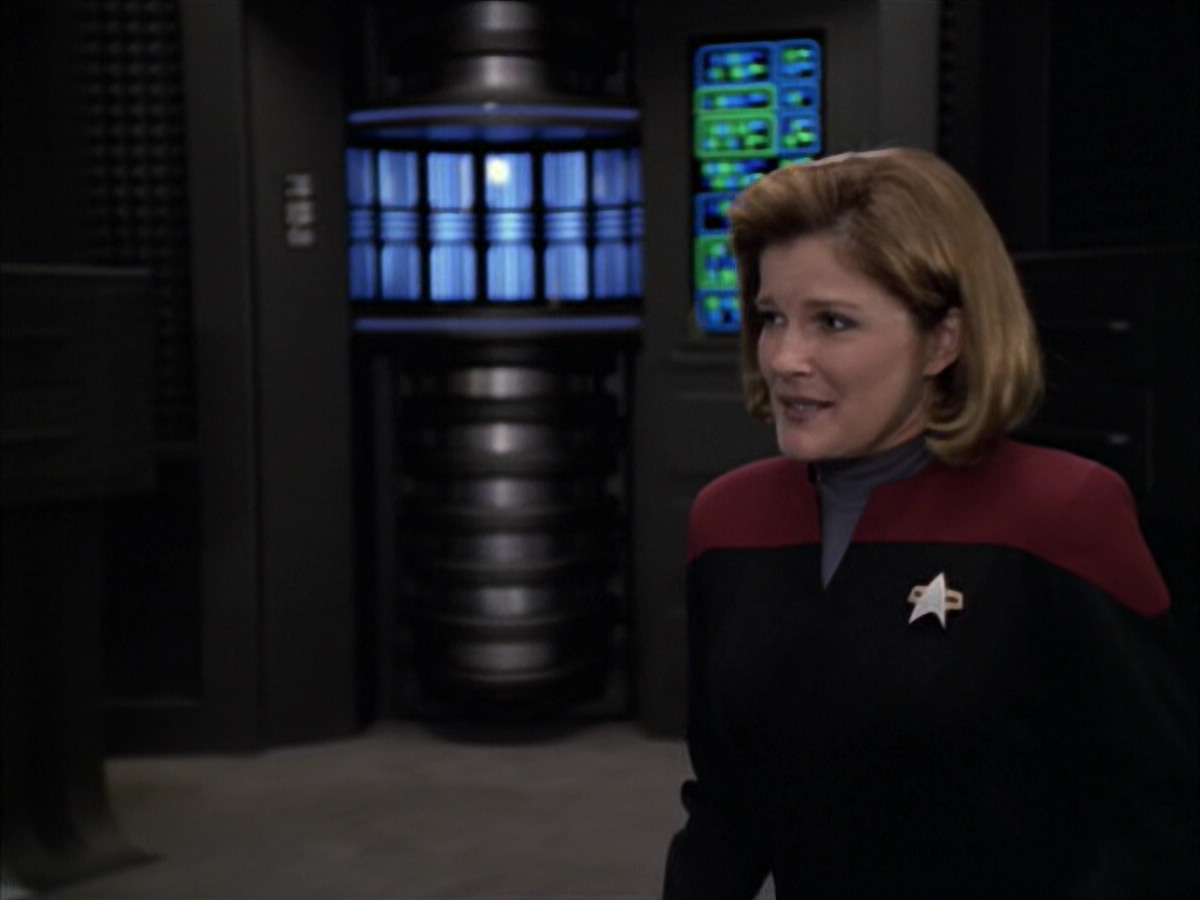 extant_StarTrek_VOY_6x12-BlinkOfAnEye_02063.jpg