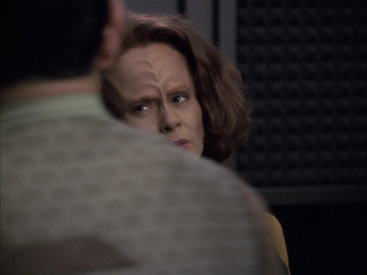 extant_StarTrek_VOY_6x12-BlinkOfAnEye_02072.jpg