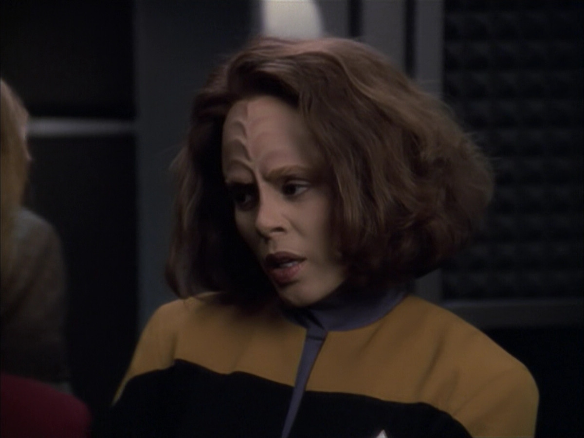 extant_StarTrek_VOY_6x12-BlinkOfAnEye_02074.jpg