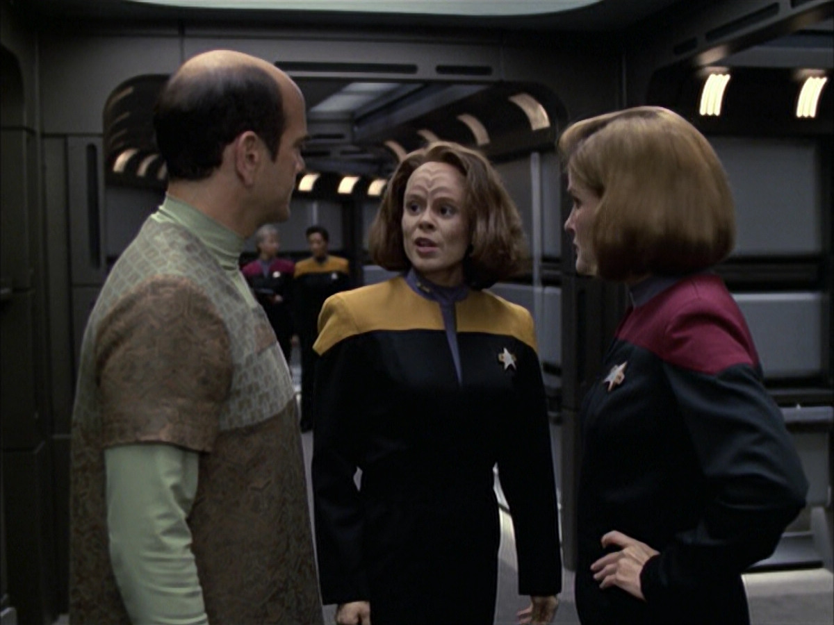 extant_StarTrek_VOY_6x12-BlinkOfAnEye_02100.jpg