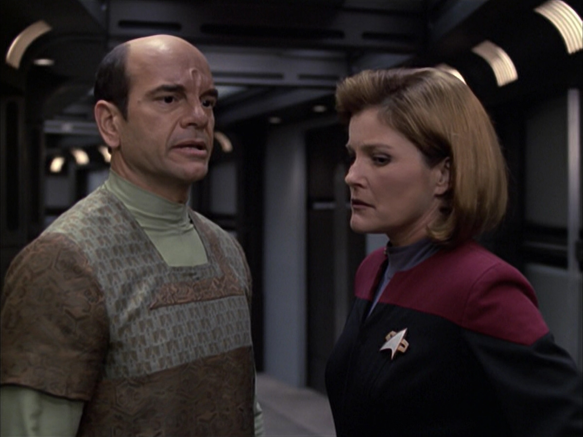 extant_StarTrek_VOY_6x12-BlinkOfAnEye_02152.jpg