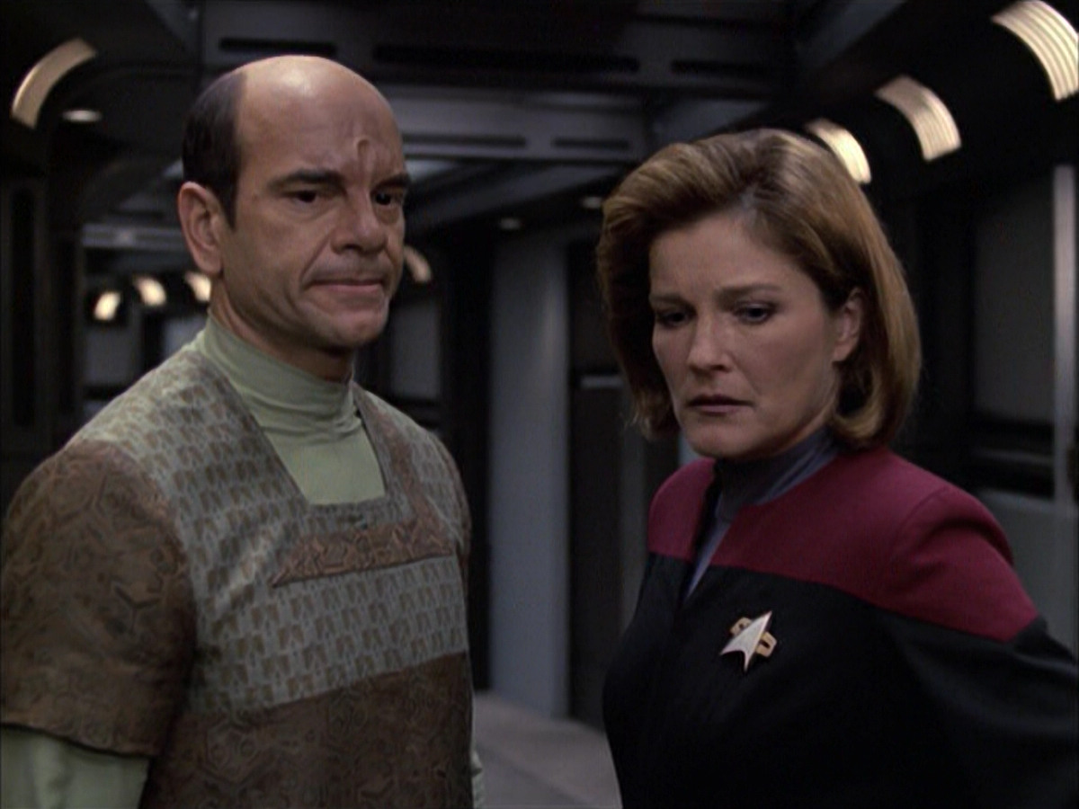 extant_StarTrek_VOY_6x12-BlinkOfAnEye_02154.jpg
