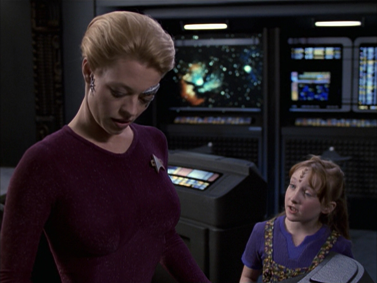 extant_StarTrek_VOY_6x12-BlinkOfAnEye_02175.jpg