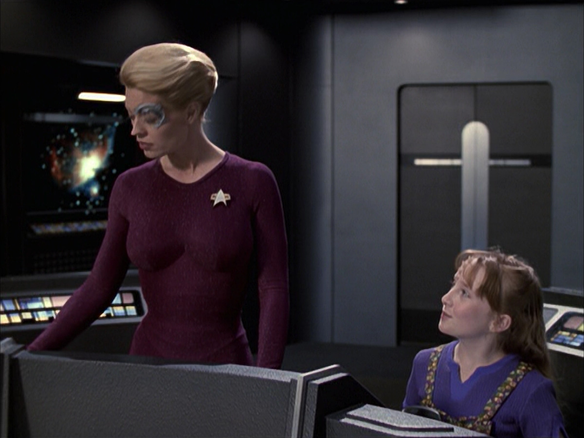 extant_StarTrek_VOY_6x12-BlinkOfAnEye_02189.jpg