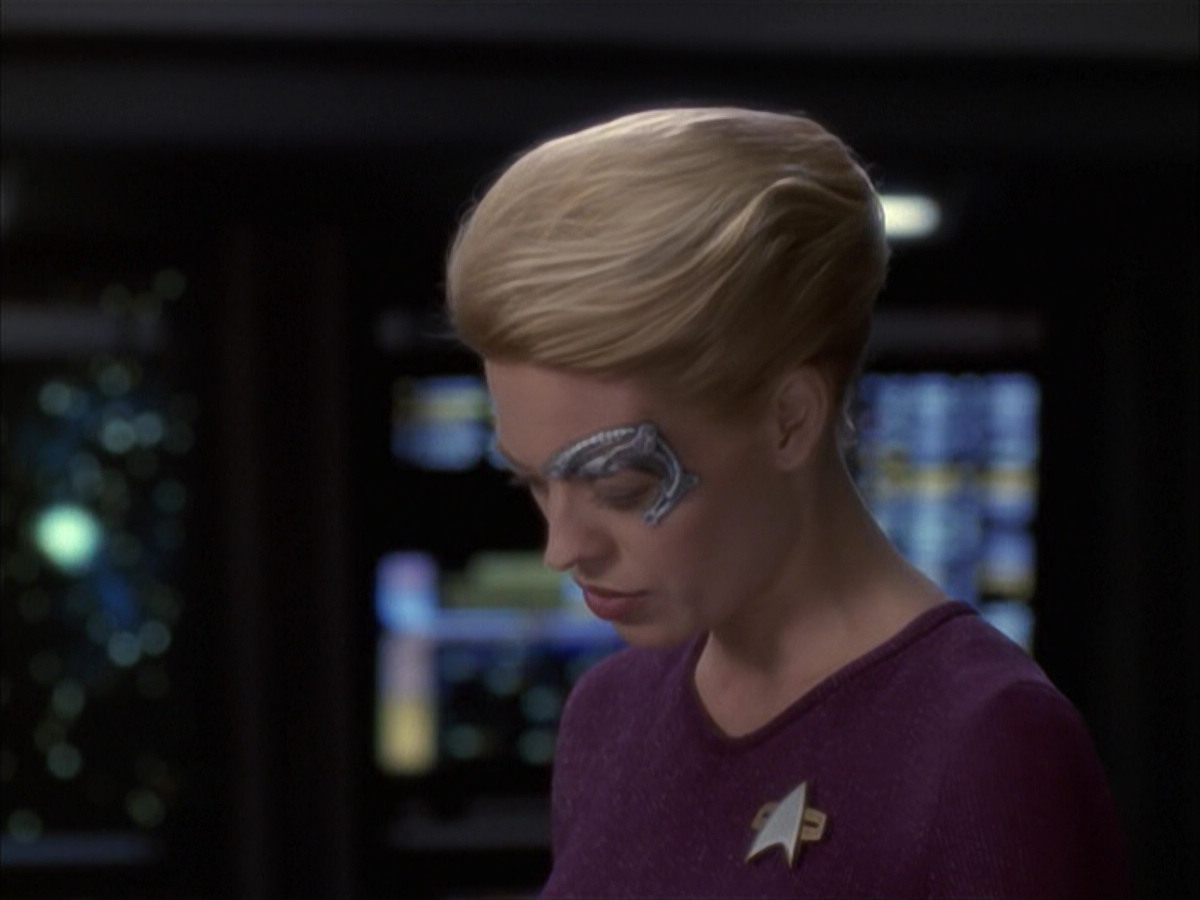 extant_StarTrek_VOY_6x12-BlinkOfAnEye_02208.jpg
