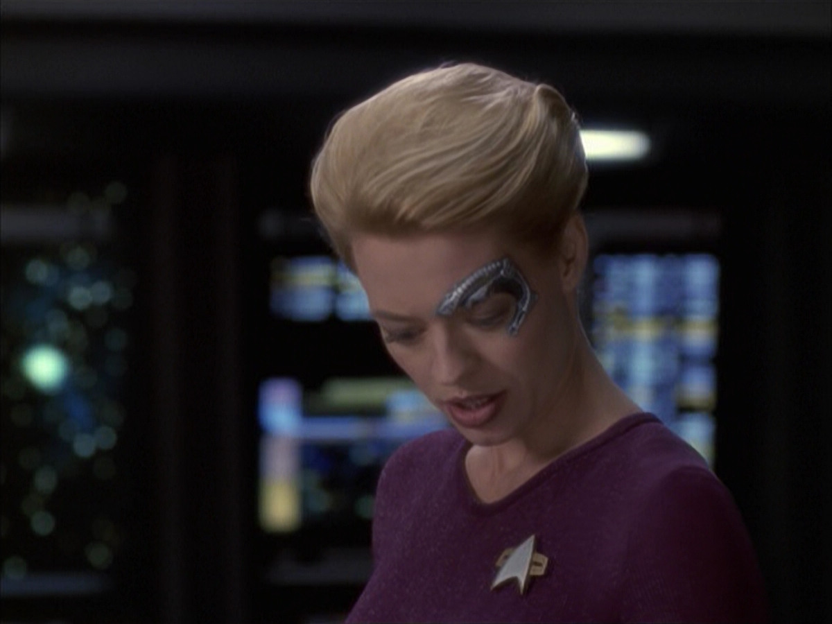 extant_StarTrek_VOY_6x12-BlinkOfAnEye_02213.jpg