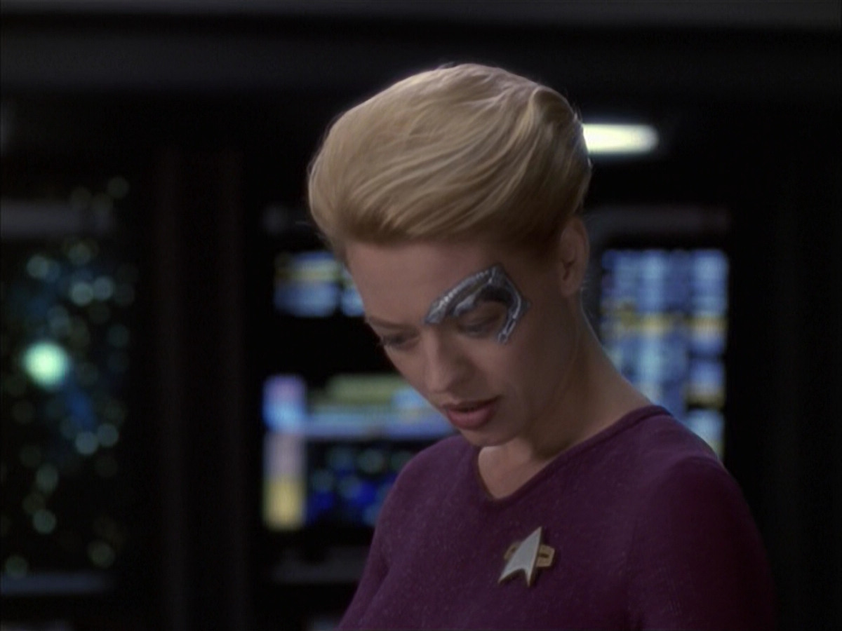 extant_StarTrek_VOY_6x12-BlinkOfAnEye_02218.jpg