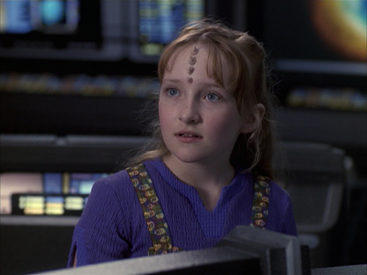 extant_StarTrek_VOY_6x12-BlinkOfAnEye_02221.jpg