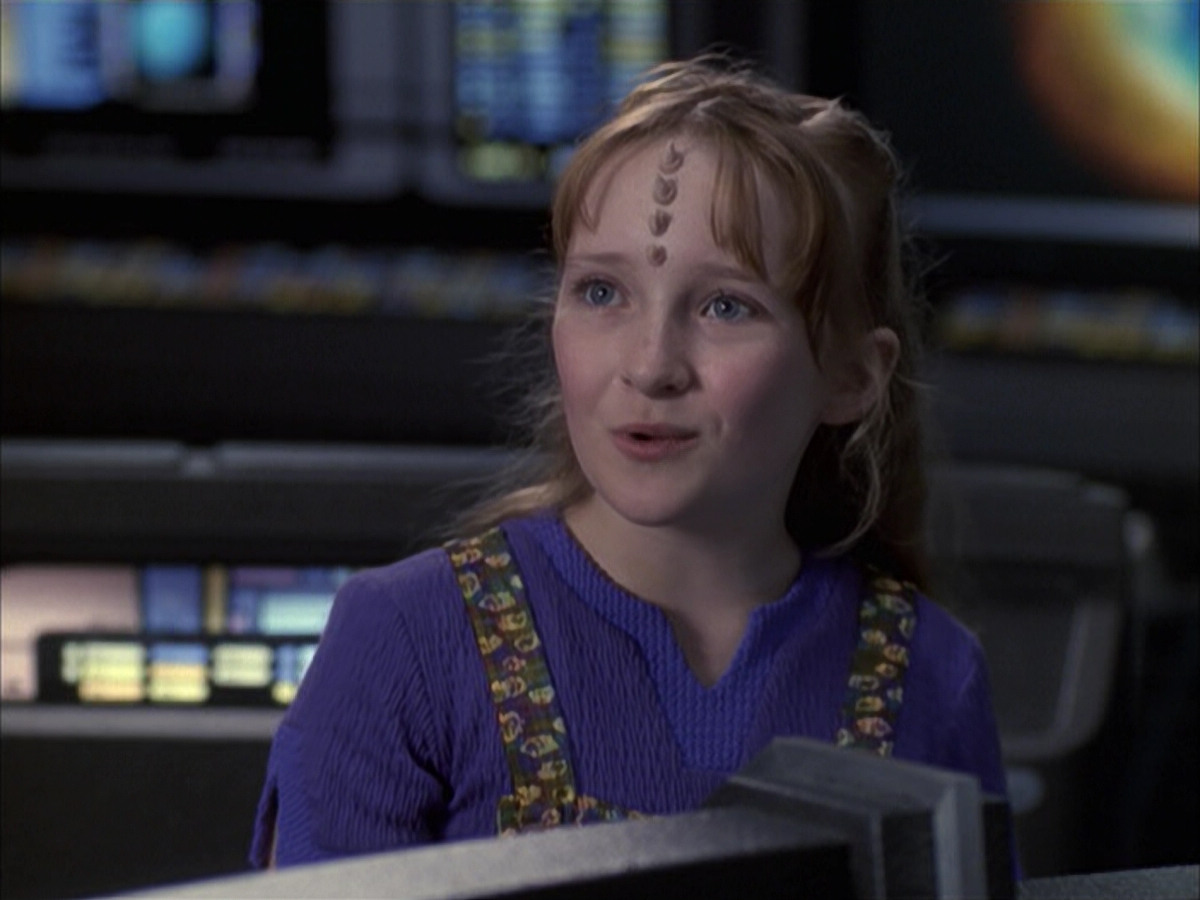 extant_StarTrek_VOY_6x12-BlinkOfAnEye_02222.jpg