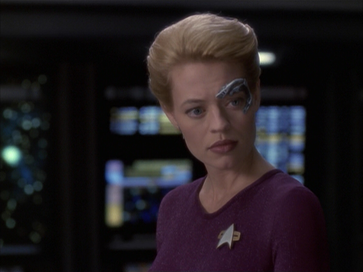 extant_StarTrek_VOY_6x12-BlinkOfAnEye_02281.jpg