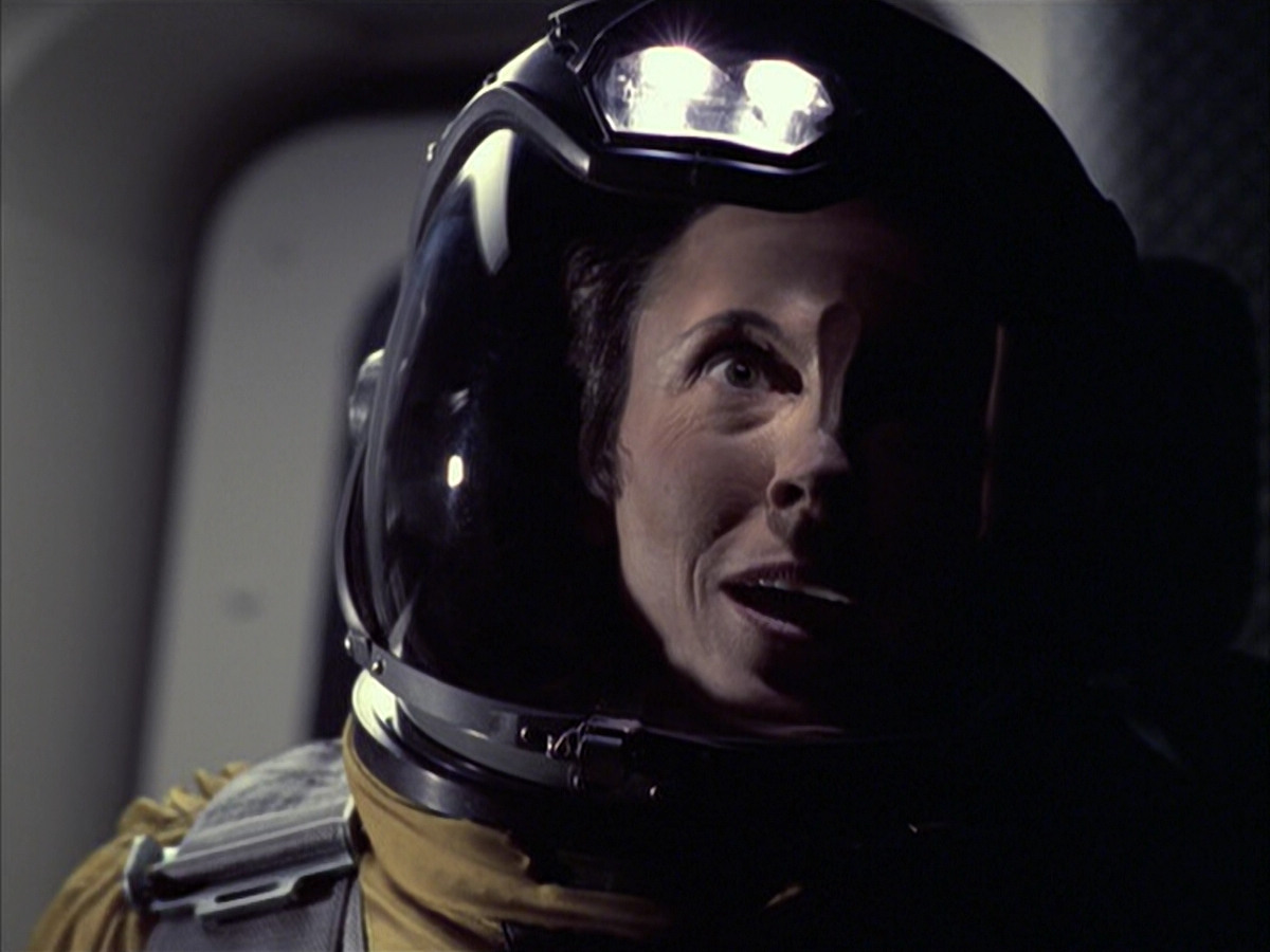 extant_StarTrek_VOY_6x12-BlinkOfAnEye_02372.jpg