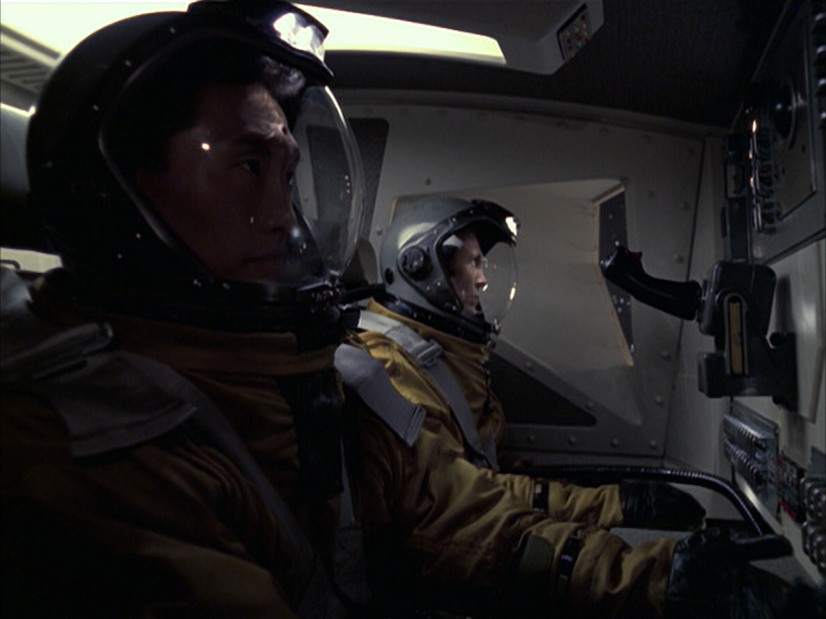 extant_StarTrek_VOY_6x12-BlinkOfAnEye_02380.jpg