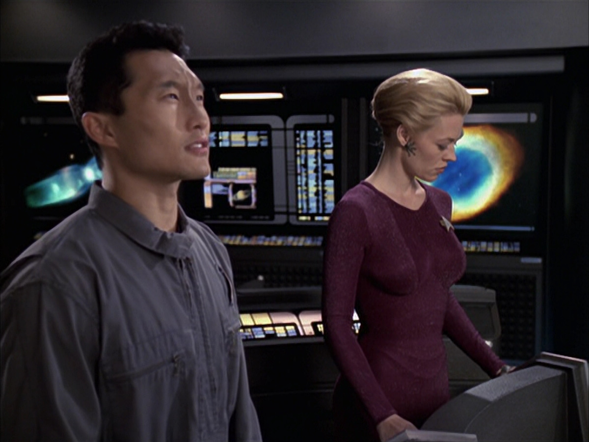 extant_StarTrek_VOY_6x12-BlinkOfAnEye_03048.jpg