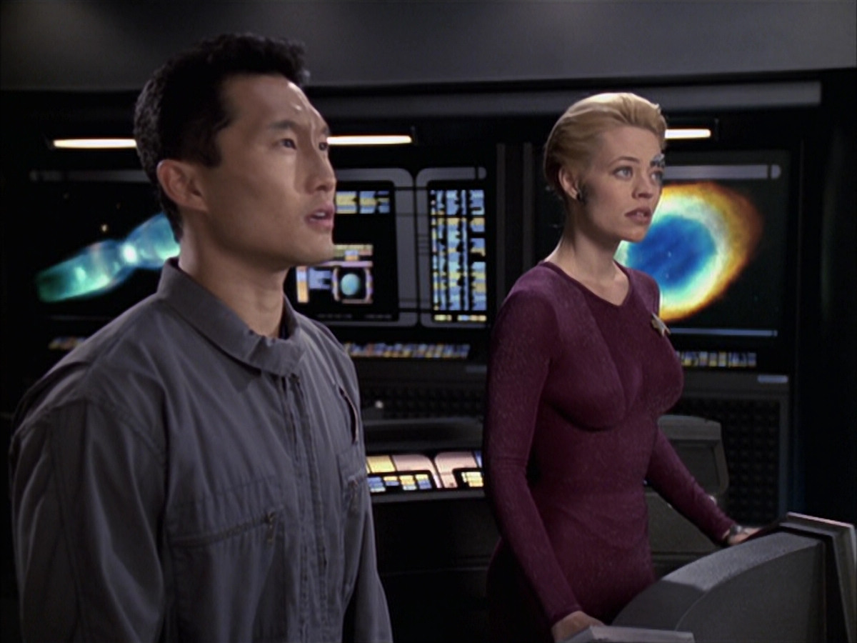 extant_StarTrek_VOY_6x12-BlinkOfAnEye_03053.jpg