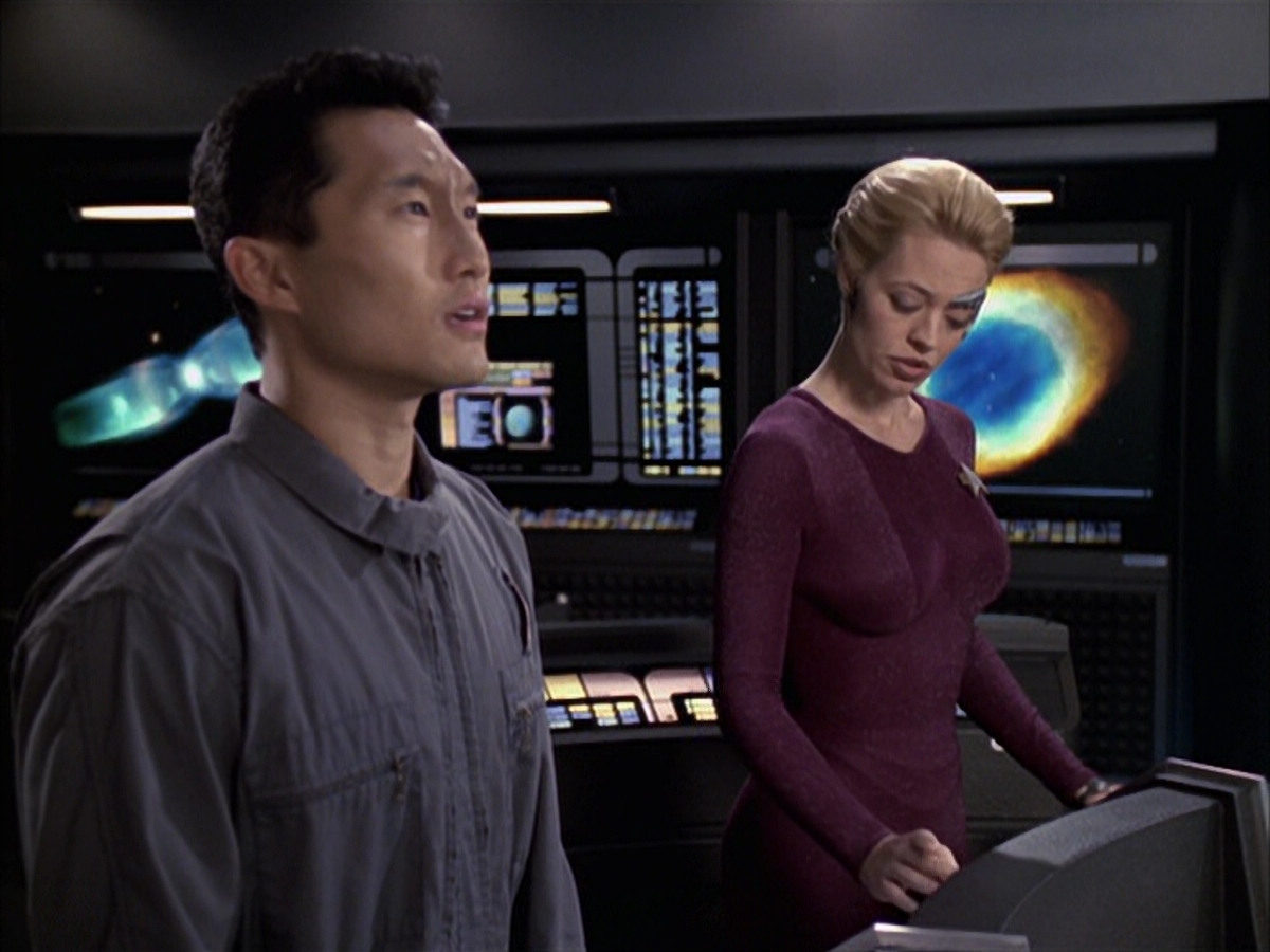extant_StarTrek_VOY_6x12-BlinkOfAnEye_03054.jpg