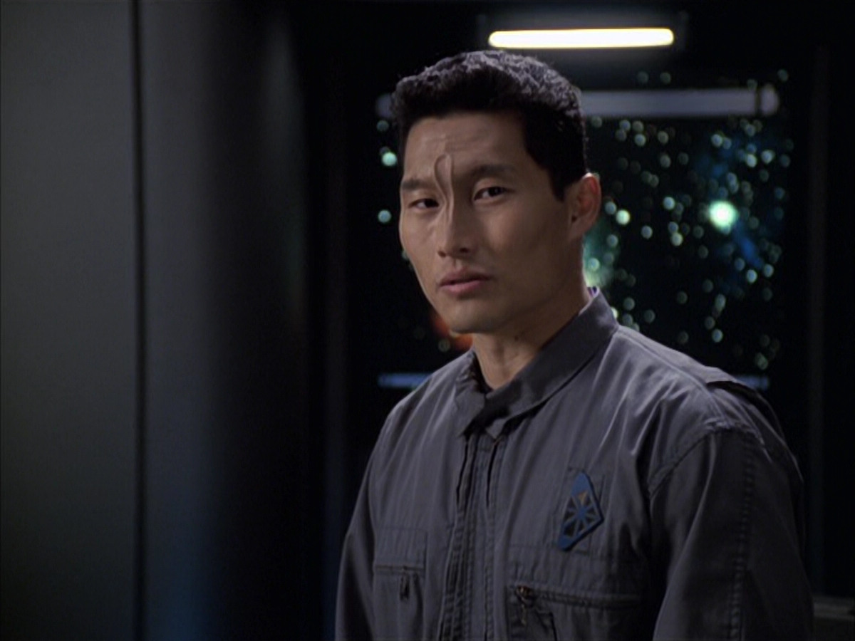 extant_StarTrek_VOY_6x12-BlinkOfAnEye_03076.jpg